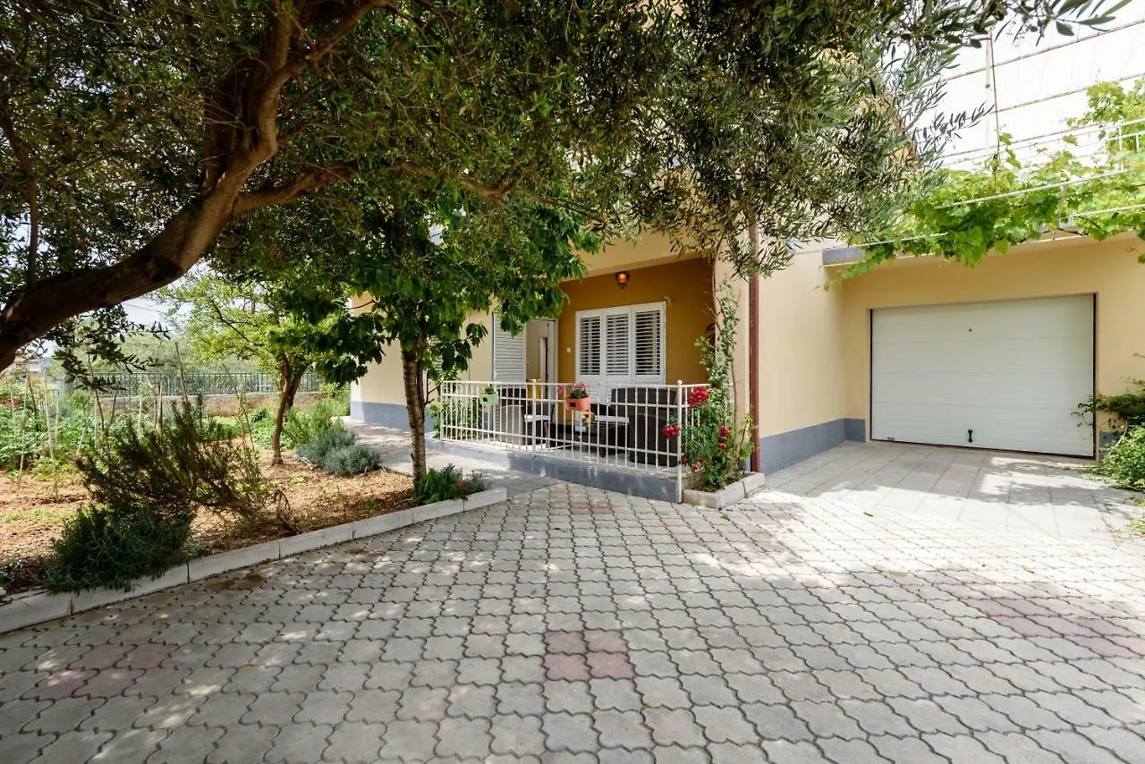 Apartman Ankica contacts
